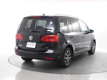 中古車 touran 黒　後ろ.jpg